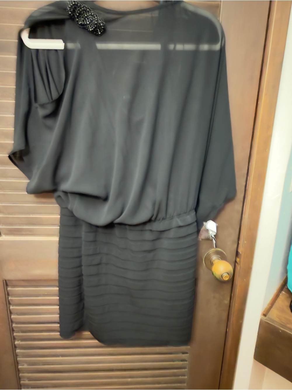 Source Unknown Black One-Shoulder Blouson Dress